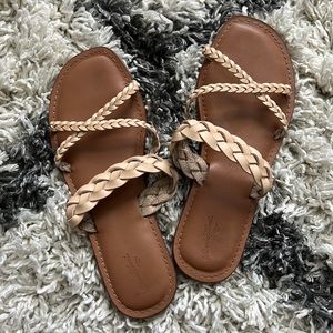 Universal Thread Sandals